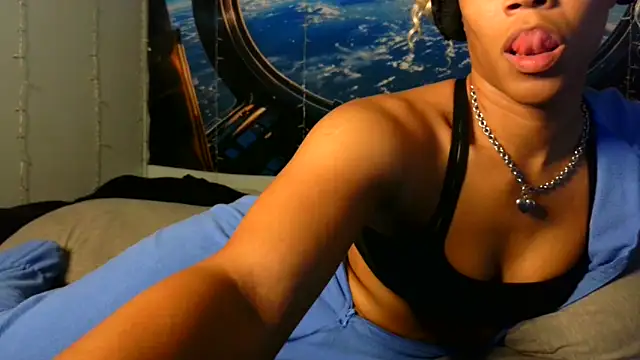 MrsToniTone's cam snapshot