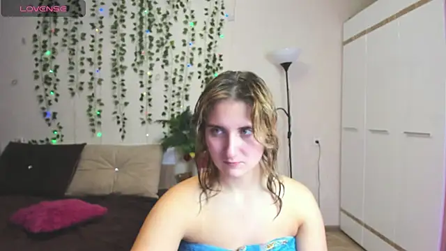 Miss_Elsa_'s cam snapshot