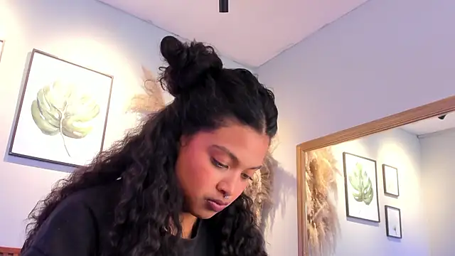 MIAHIVANOV live sex cam