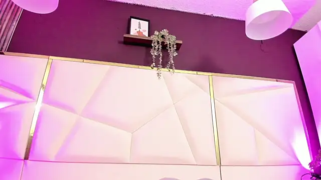 April_bowie live sex cam