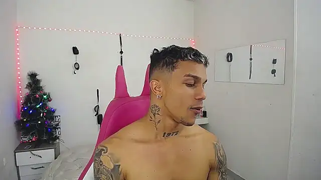 Leonard_Price live sex cam