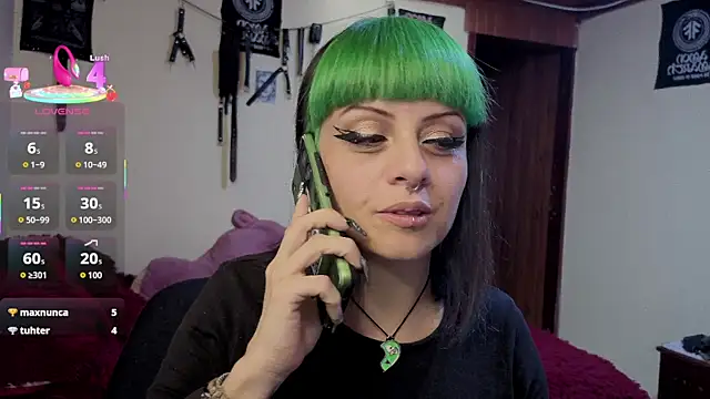 freyaa_sorcerees's cam snapshot