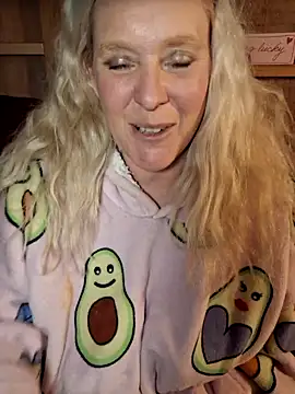 Bouncy-Bella28X live sex cam