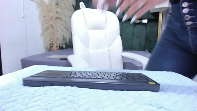 Isabella_Evans7's cam snapshot