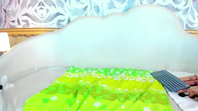 mishell_lovely's cam snapshot