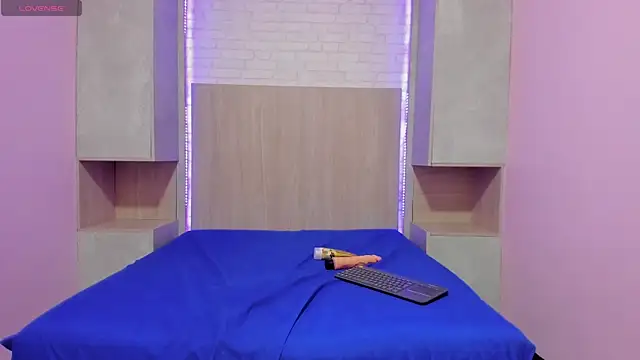 KarlaCollins_'s cam snapshot