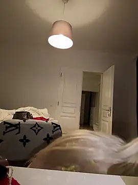 Steffi_Snowbunny live sex cam