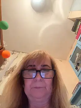 Irina2909@xh live sex cam