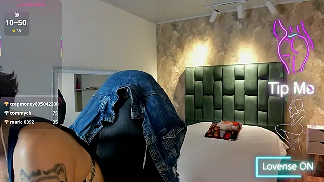 april_dumont's Stripchat show and profile