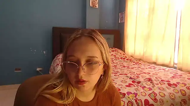 Liaroberts1's Stripchat show and profile