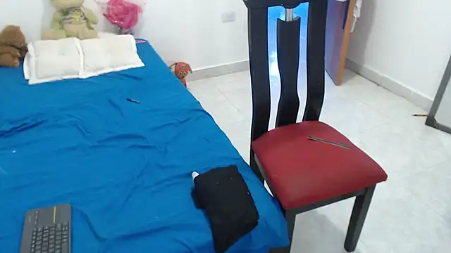 Laura_fox1's cam snapshot