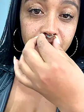 -Mia1's cam snapshot