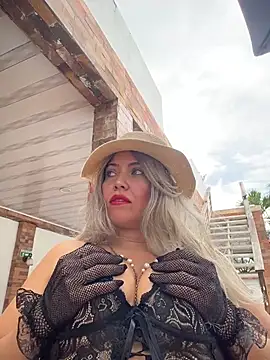 IsaSantoDomingo's cam snapshot