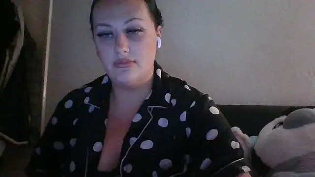 CurvyQueen2023's cam snapshot