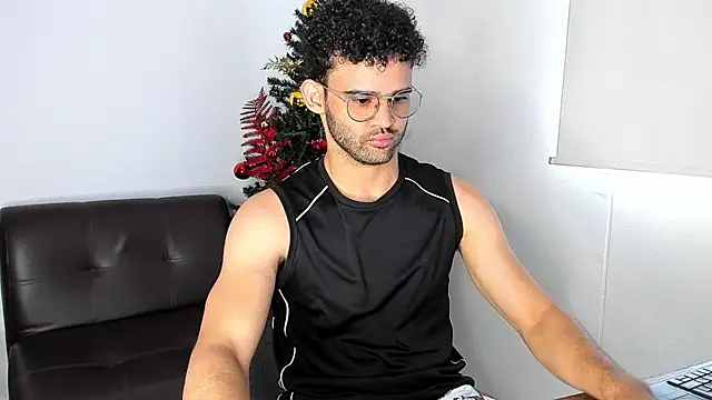 andrewChris_'s cam snapshot