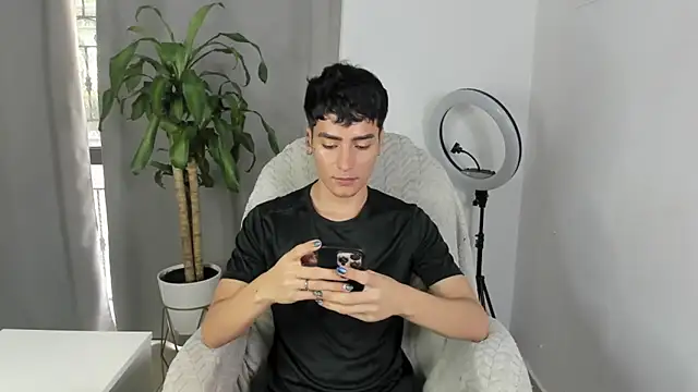 sebas_rose's cam snapshot