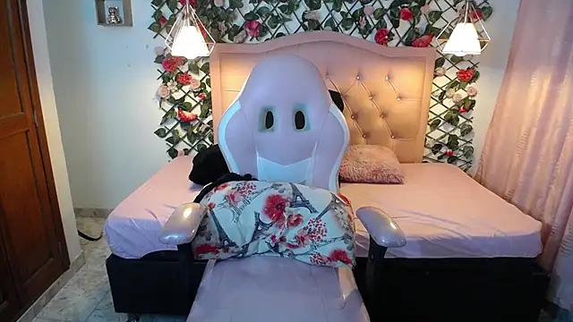 LucyCute_1's cam snapshot