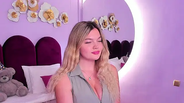 ZaraBloom's cam snapshot