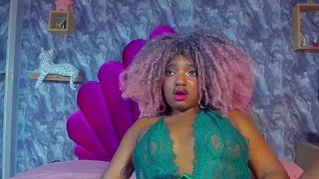 EMMAPARISS's cam snapshot