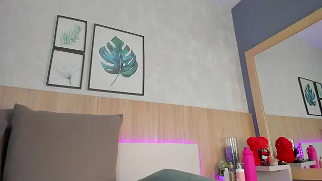 mia_gate's cam snapshot