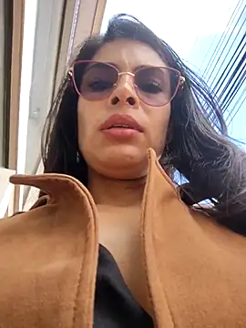 Astrid-- live sex cam