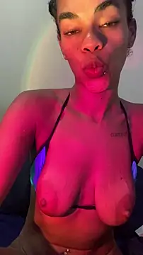 Cammgirlmii live sex cam