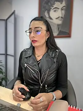 _Bella-Office1 live sex cam