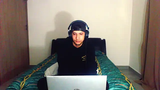 bladetrinityn's cam snapshot