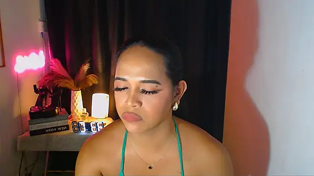 Lorainnelustts live sex cam