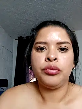 girlardiente93's web cam