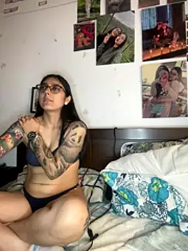 PamelaFtMia's cam snapshot