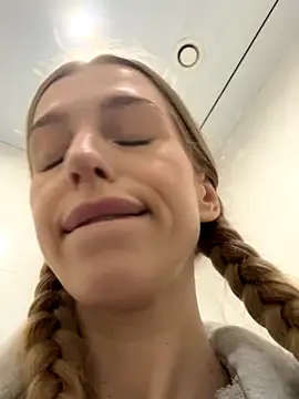 kira_mia's cam snapshot