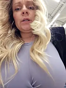 Bondgirl_013's cam snapshot