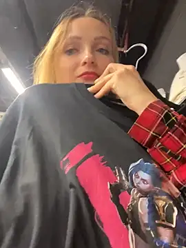 SneakyDomina_Tattii live sex cam