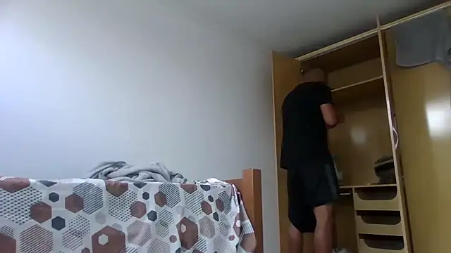 JUNINHOLEKEJR live sex cam