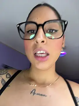 charlotte_stevenss_'s cam snapshot