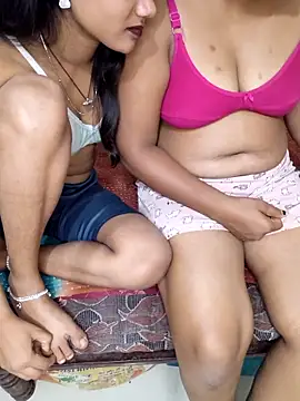 Unique_MomandDaughterrs's cam snapshot