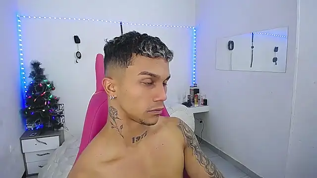 Leonard_Price live sex cam