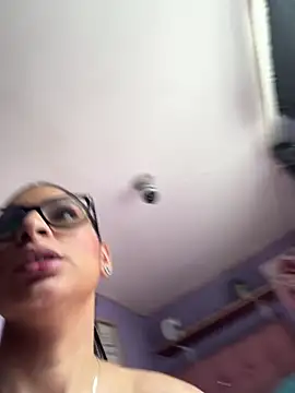 charlotte_stevenss_'s cam snapshot