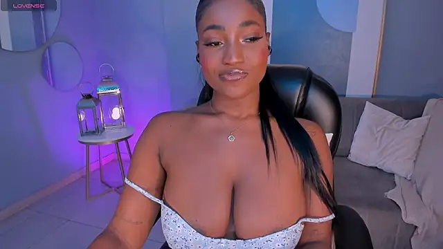 SavannahStorm live sex cam