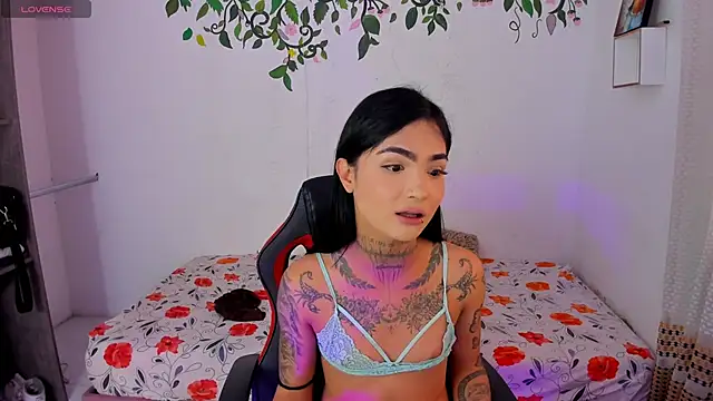 Ariadna-05 live sex cam