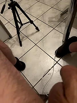 train2whor3 live sex cam