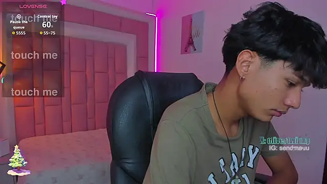 OliverTwinky live sex cam