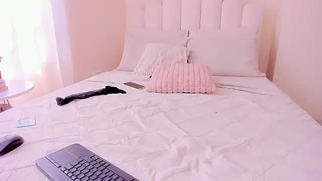 evely_coelloo's cam snapshot