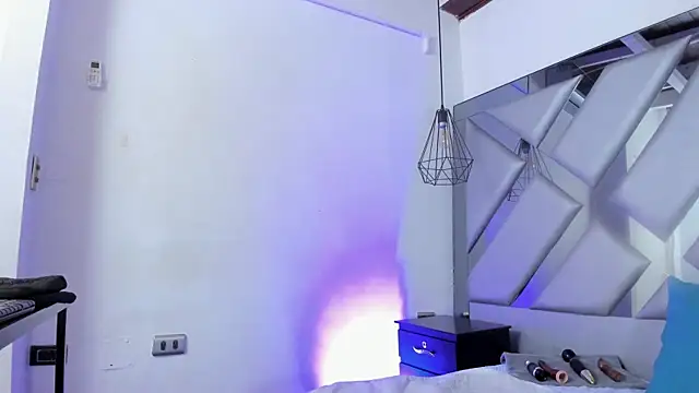 Lorenn_Hill's cam snapshot