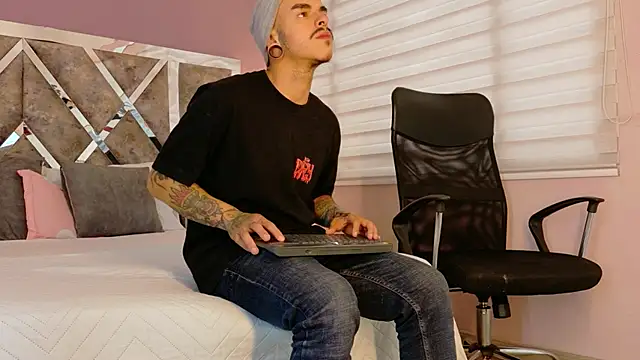 kaletattoo's cam snapshot