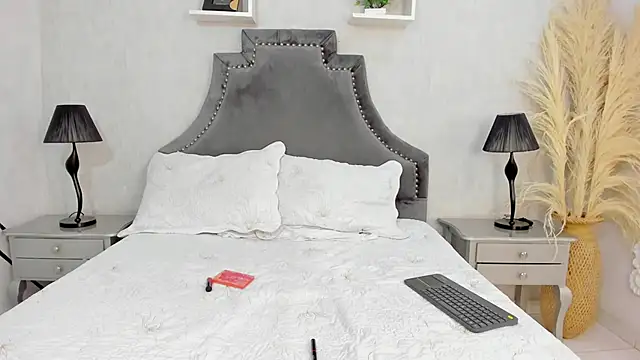 LaurenSnow's cam snapshot