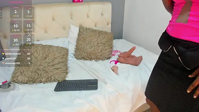 Mia_smith_x1's cam snapshot