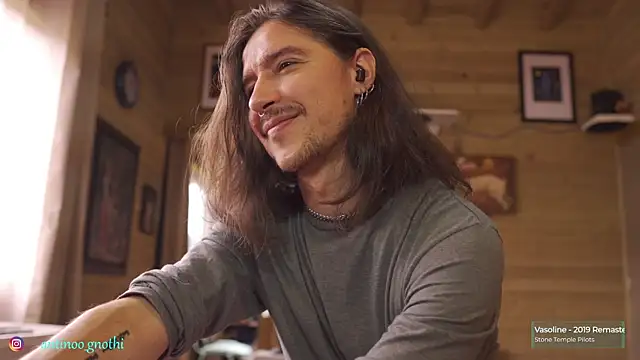 Antinoo_Gnothi live sex cam