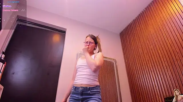 AmbeerWood_'s cam snapshot